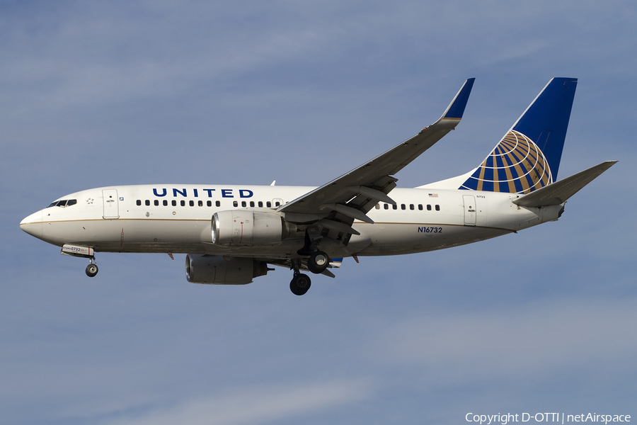 United Airlines Boeing 737-724 (N16732) | Photo 426328