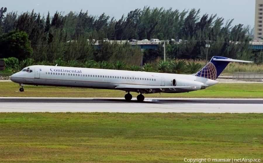 Continental Airlines McDonnell Douglas MD-82 (N16815) | Photo 91219