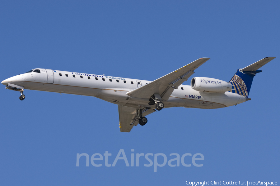 Continental Express (ExpressJet) Embraer ERJ-145LR (N16919) | Photo 41896