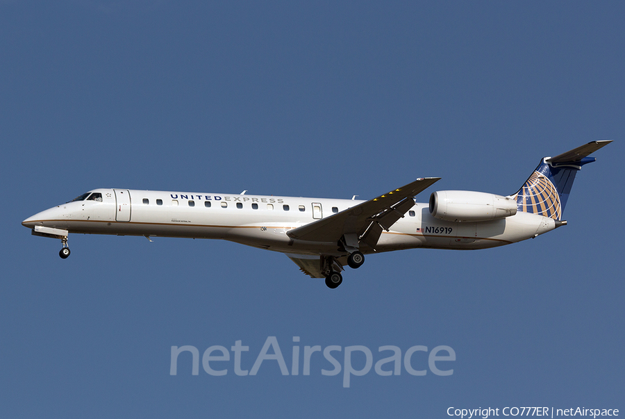United Express (ExpressJet Airlines) Embraer ERJ-145LR (N16919) | Photo 7553