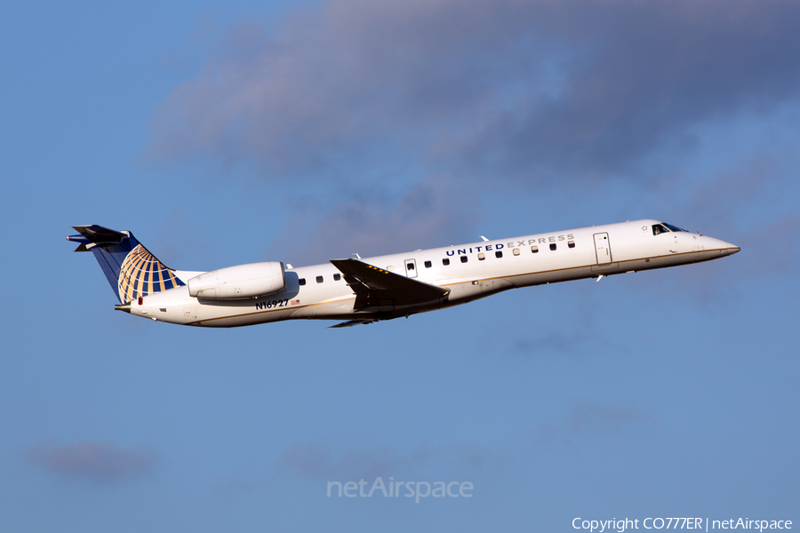 United Express (ExpressJet Airlines) Embraer ERJ-145EP (N16927) | Photo 31769