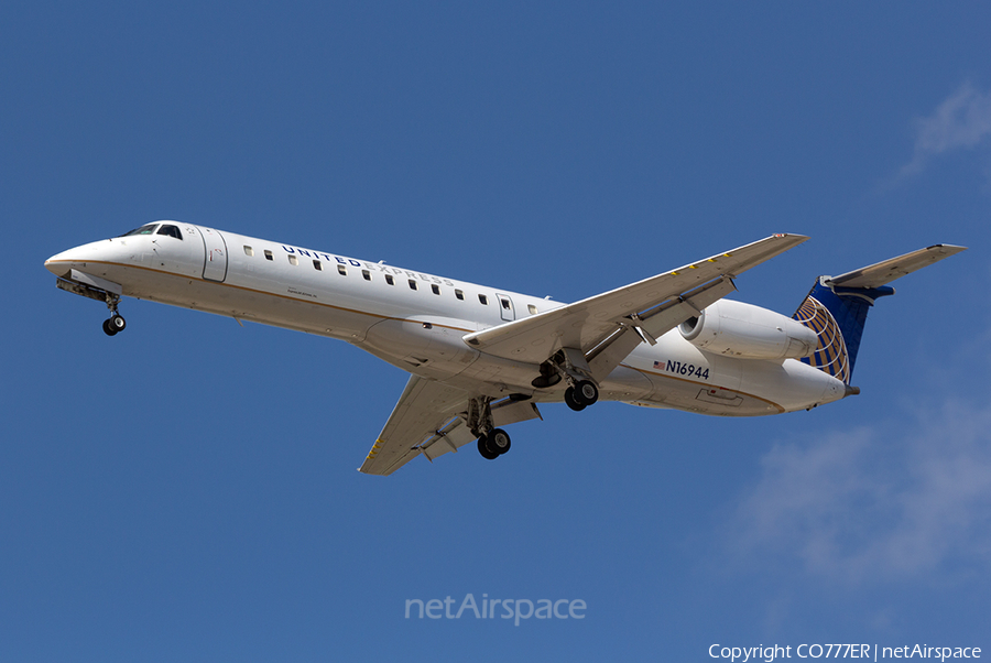 United Express (ExpressJet Airlines) Embraer ERJ-145EP (N16944) | Photo 10175