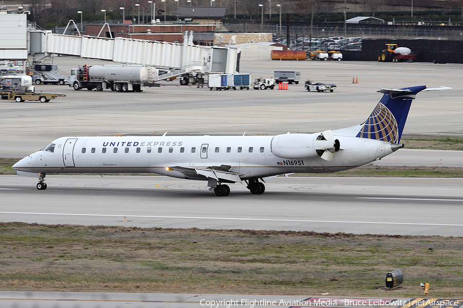 United Express (ExpressJet Airlines) Embraer ERJ-145LR (N16951) | Photo 88029