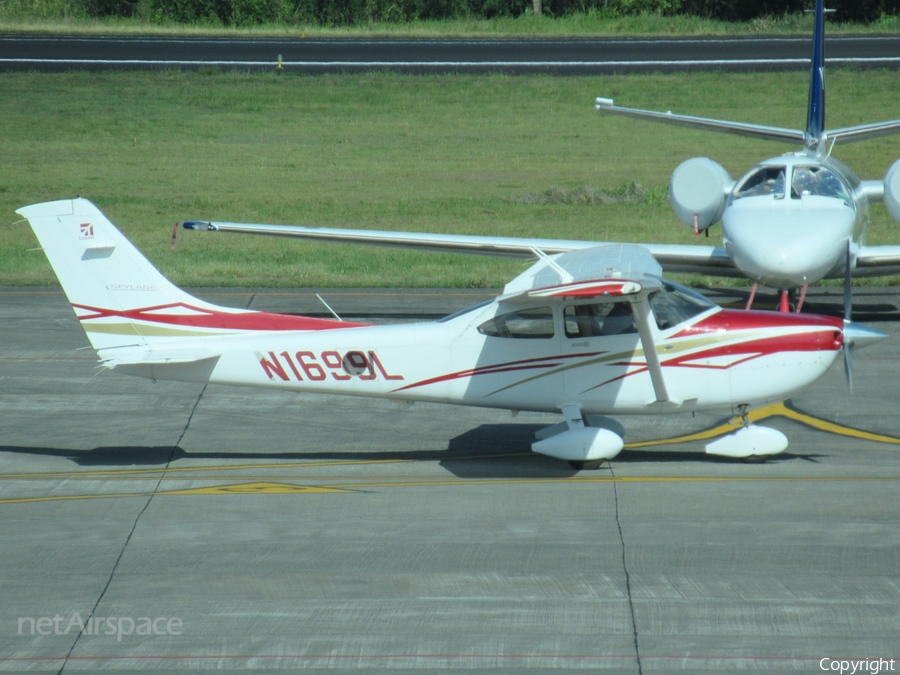 (Private) Cessna 182T Skylane (N1699L) | Photo 318536