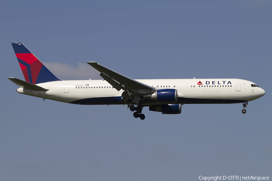 Delta Air Lines Boeing 767-332(ER) (N169DZ) | Photo 348465