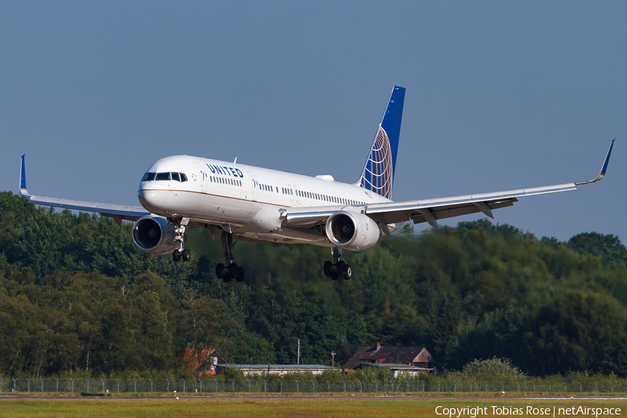 United Airlines Boeing 757-224 (N17104) | Photo 302728