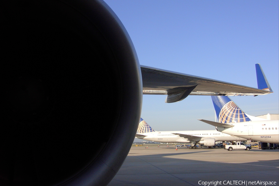 United Airlines Boeing 757-224 (N17122) | Photo 26093