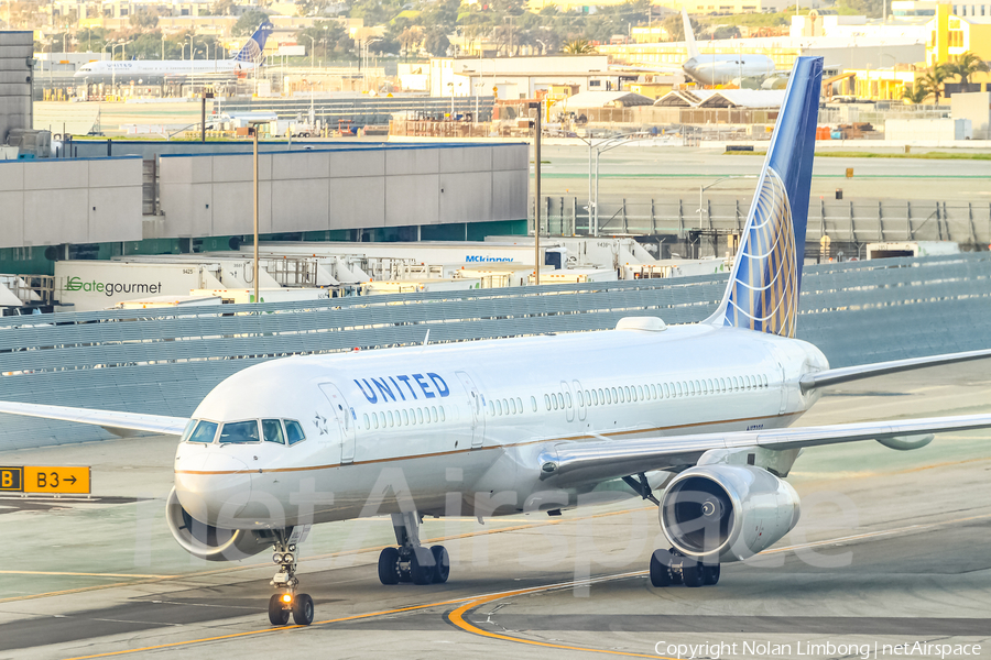 United Airlines Boeing 757-224 (N17122) | Photo 439521
