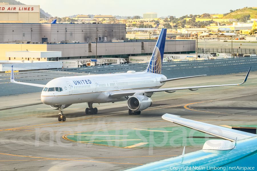 United Airlines Boeing 757-224 (N17122) | Photo 439522