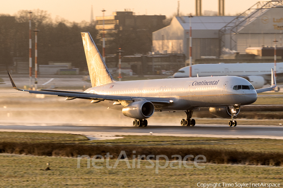 Continental Airlines Boeing 757-224 (N17126) | Photo 30154