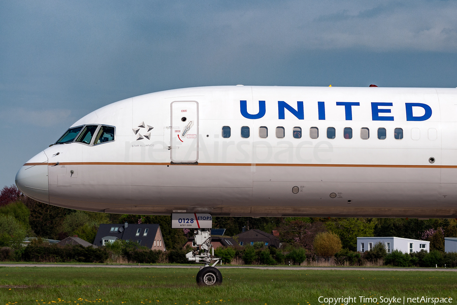 United Airlines Boeing 757-224 (N17128) | Photo 106660