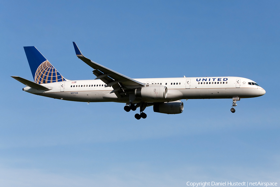 United Airlines Boeing 757-224 (N17128) | Photo 517079