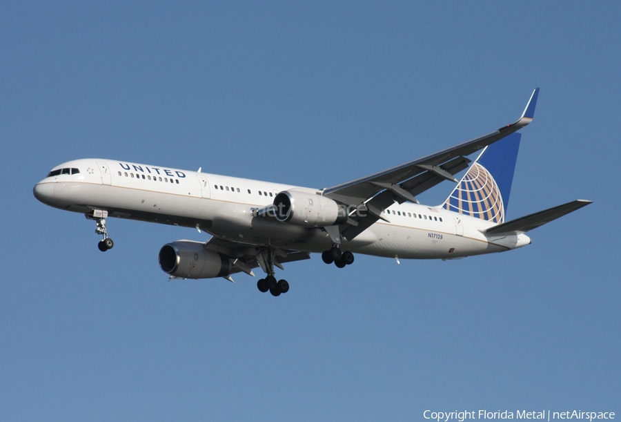 United Airlines Boeing 757-224 (N17128) | Photo 304451