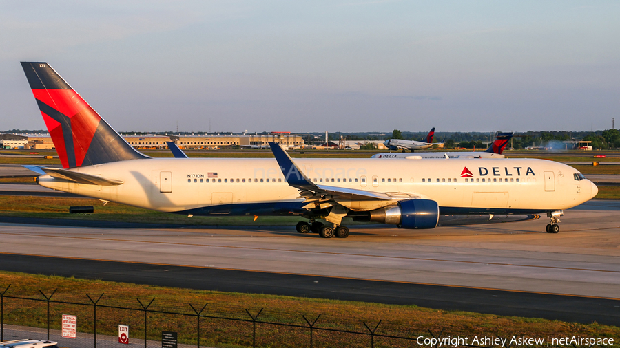 Delta Air Lines Boeing 767-322(ER) (N171DN) | Photo 117220