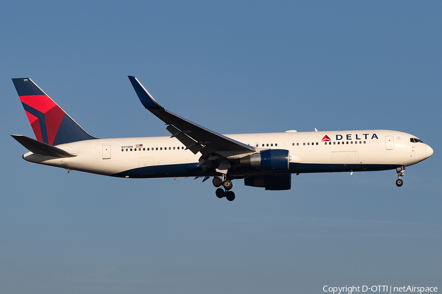 Delta Air Lines Boeing 767-322(ER) (N171DN) | Photo 141443