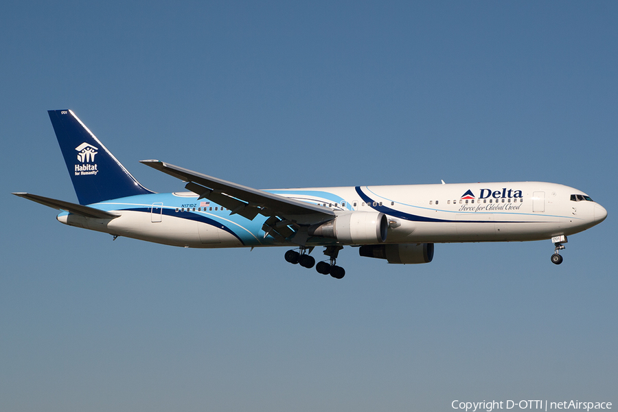 Delta Air Lines Boeing 767-332(ER) (N171DZ) | Photo 200134