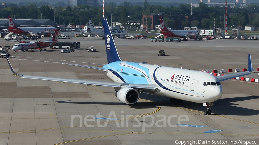 Delta Air Lines Boeing 767-332(ER) (N171DZ) | Photo 209986