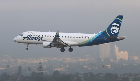 Alaska Airlines (Skywest) Embraer ERJ-175LR (ERJ-170-200LR) (N171SY) at  Los Angeles - International, United States