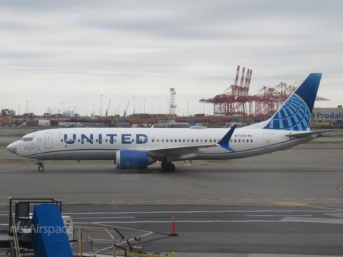 United Airlines Boeing 737-8 MAX (N17254) at  Newark - Liberty International, United States