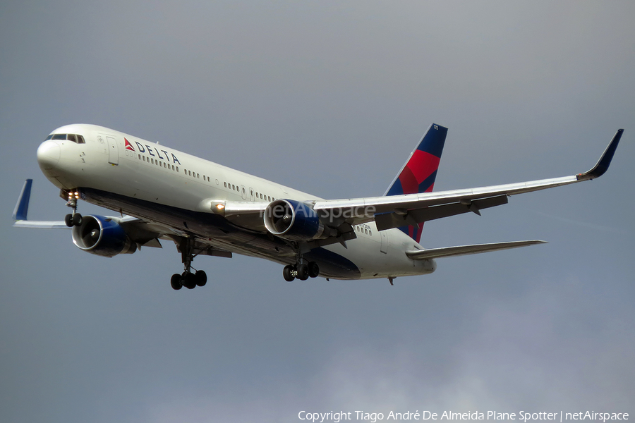Delta Air Lines Boeing 767-332(ER) (N172DN) | Photo 392020