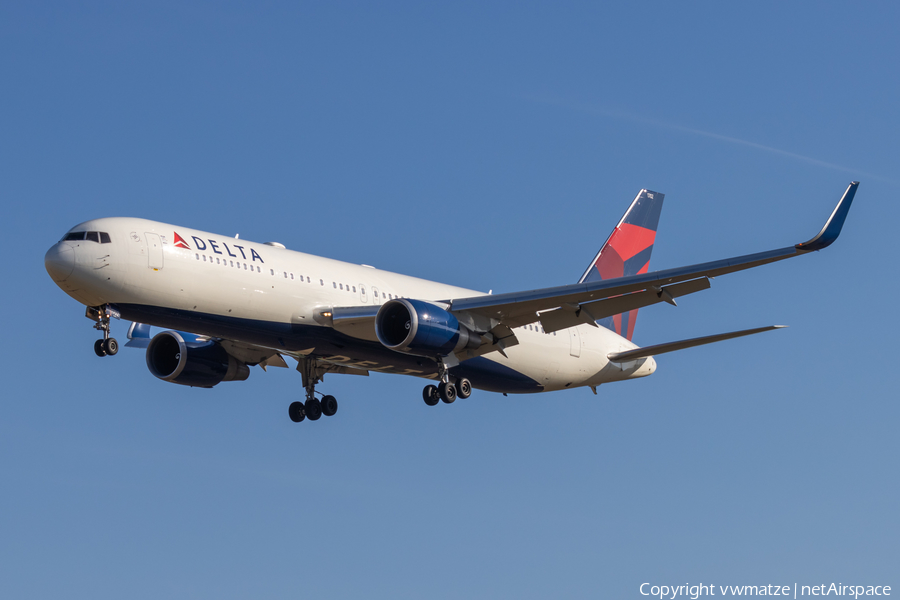 Delta Air Lines Boeing 767-332(ER) (N172DZ) | Photo 502068