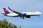 Delta Air Lines Boeing 767-332(ER) (N172DZ) at  New York - John F. Kennedy International, United States