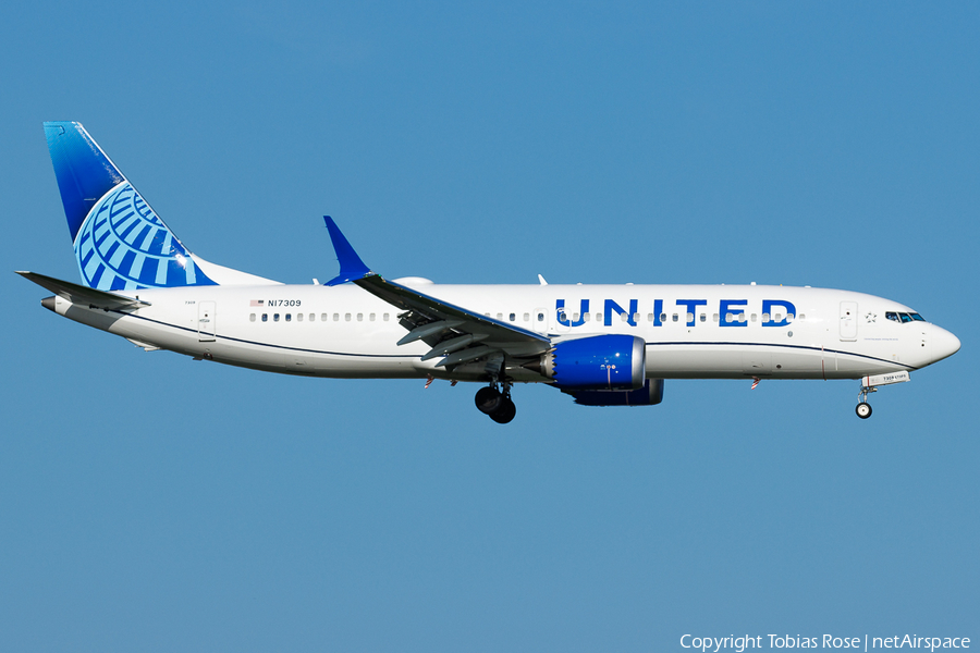 United Airlines Boeing 737-8 MAX (N17309) | Photo 592150