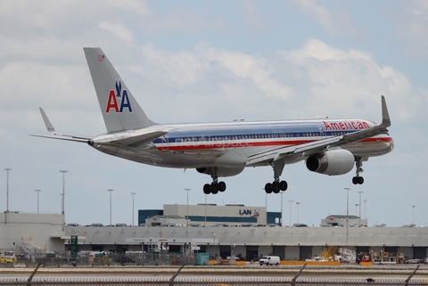 American Airlines Boeing 757-223 (N173AN) at  Miami - International, United States