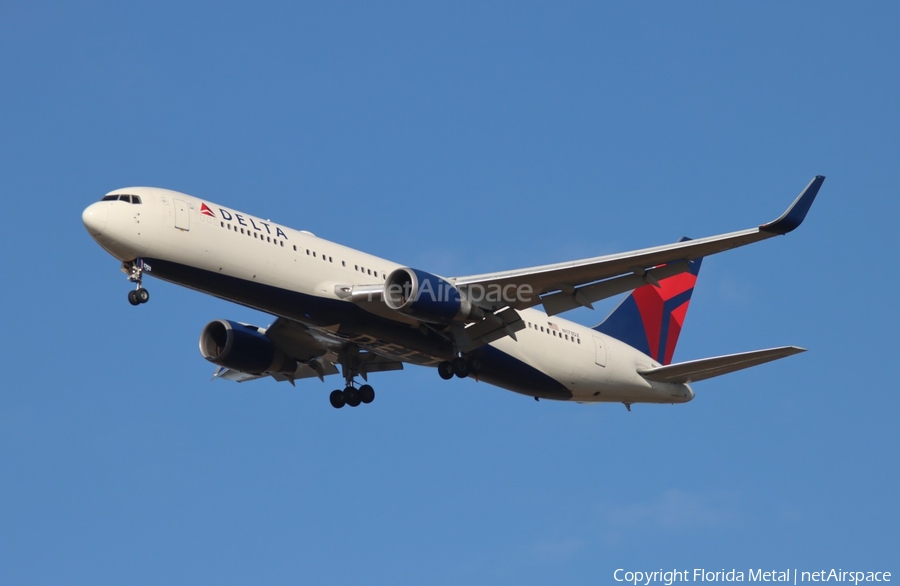 Delta Air Lines Boeing 767-332(ER) (N173DZ) | Photo 609560