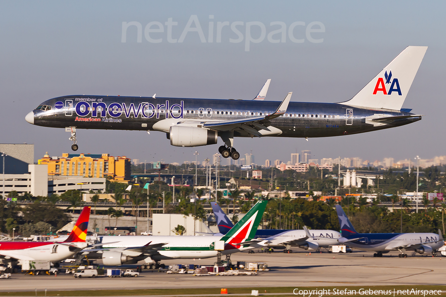 American Airlines Boeing 757-223 (N174AA) | Photo 37972