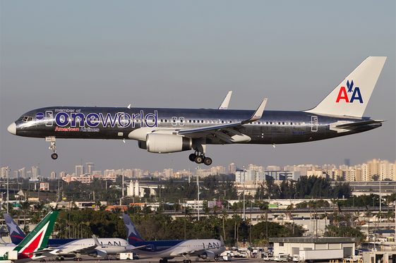 American Airlines Boeing 757-223 (N174AA) at  Miami - International, United States