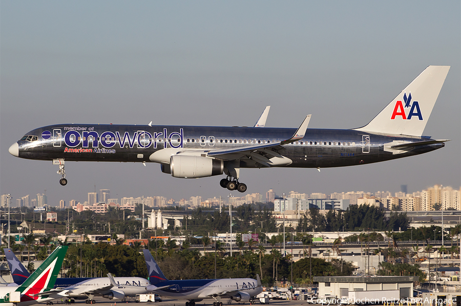 American Airlines Boeing 757-223 (N174AA) | Photo 39838