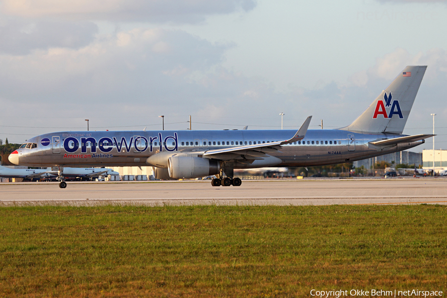 American Airlines Boeing 757-223 (N174AA) | Photo 53821