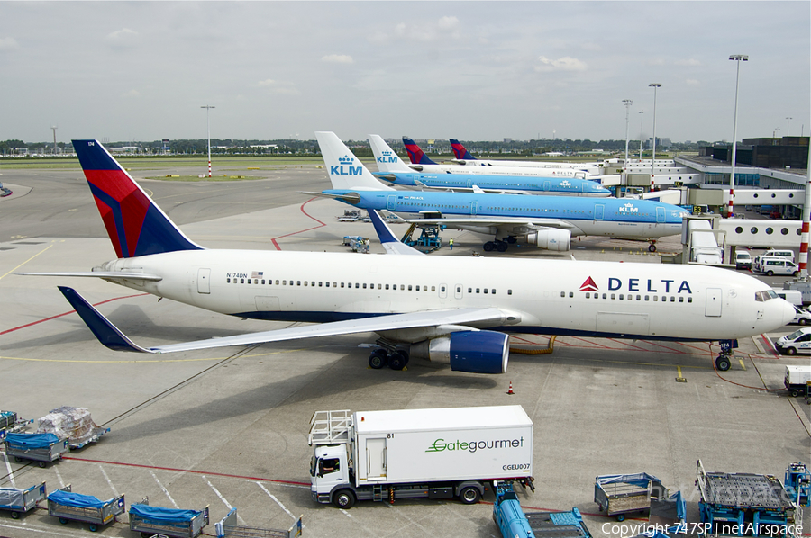 Delta Air Lines Boeing 767-332(ER) (N174DN) | Photo 78667