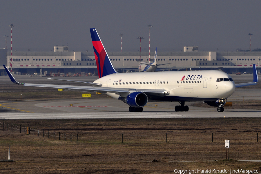 Delta Air Lines Boeing 767-332(ER) (N174DN) | Photo 308933
