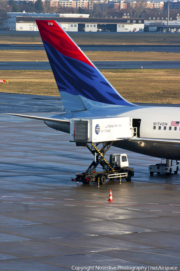 Delta Air Lines Boeing 767-332(ER) (N174DN) | Photo 9918