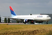 Delta Air Lines Boeing 767-332(ER) (N174DZ) at  Paris - Charles de Gaulle (Roissy), France