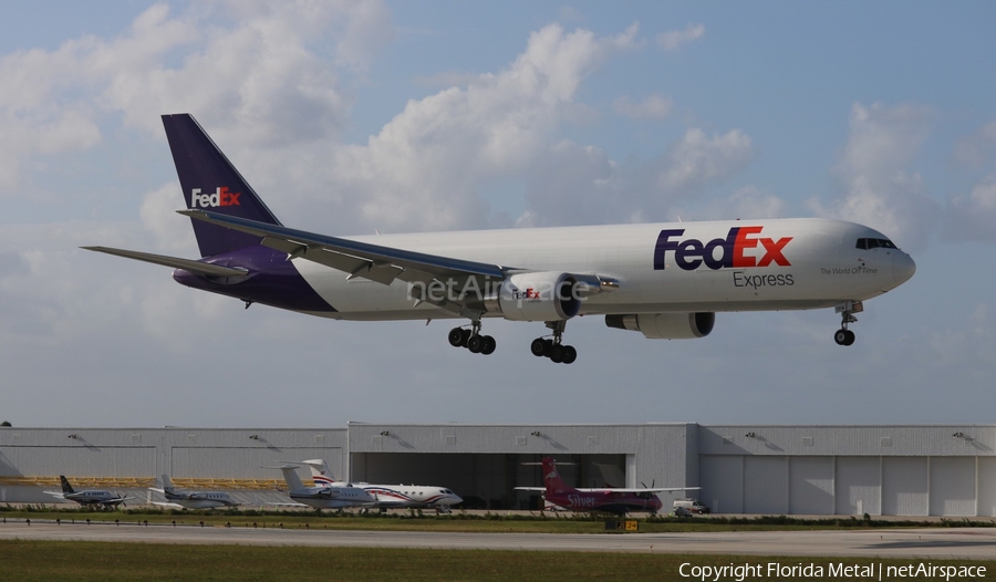 FedEx Boeing 767-3S2F(ER) (N174FE) | Photo 357885