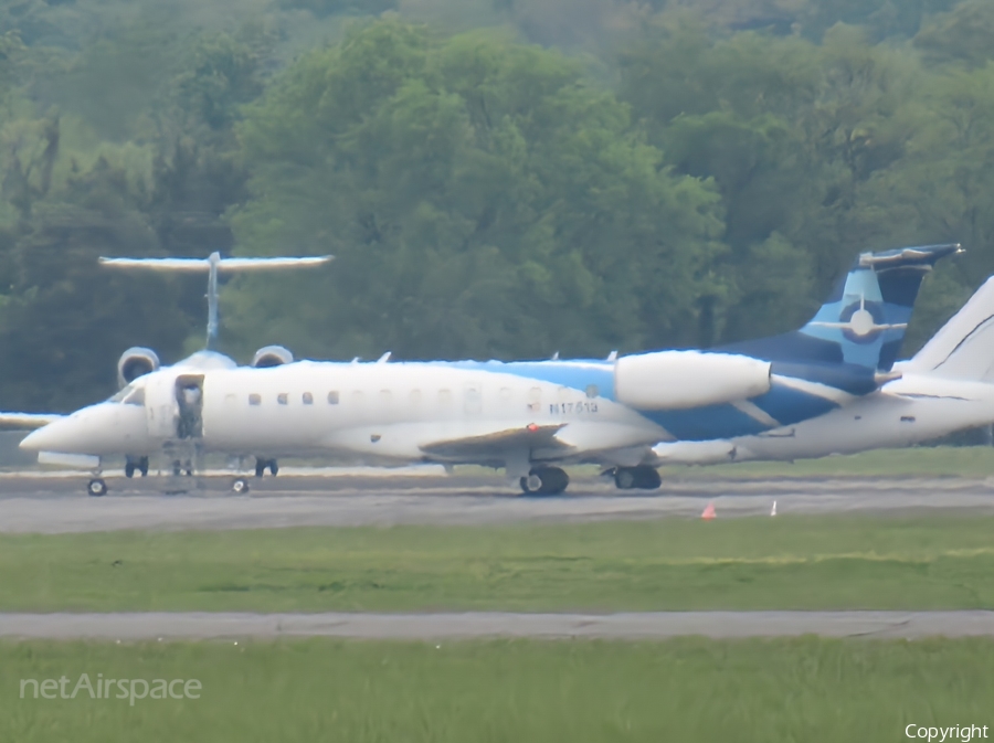 Contour Aviation Embraer ERJ-135ER (N17513) | Photo 566661