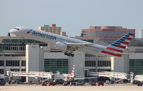 American Airlines Boeing 757-223 (N175AN) at  Miami - International, United States
