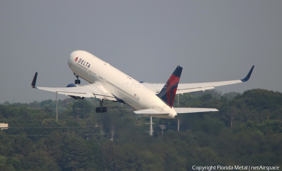 Delta Air Lines Boeing 767-332(ER) (N175DN) | Photo 302347