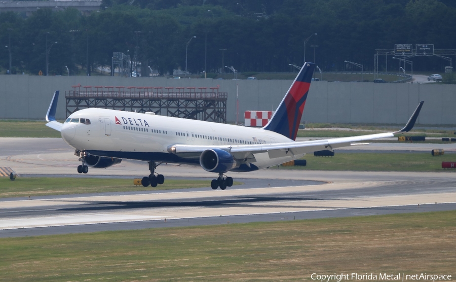 Delta Air Lines Boeing 767-332(ER) (N175DN) | Photo 609565