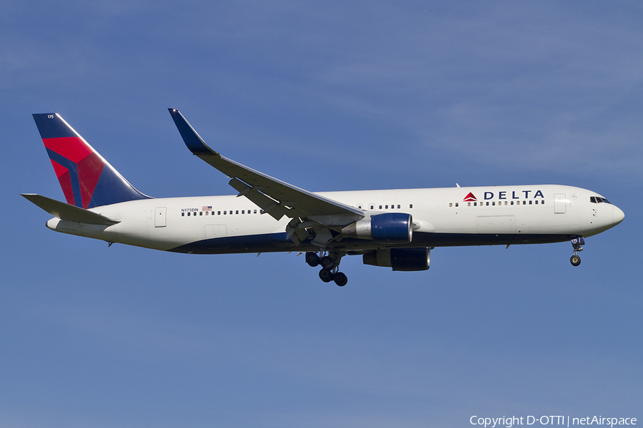 Delta Air Lines Boeing 767-332(ER) (N175DN) | Photo 388963