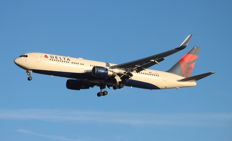 Delta Air Lines Boeing 767-332(ER) (N175DN) at  Orlando - International (McCoy), United States