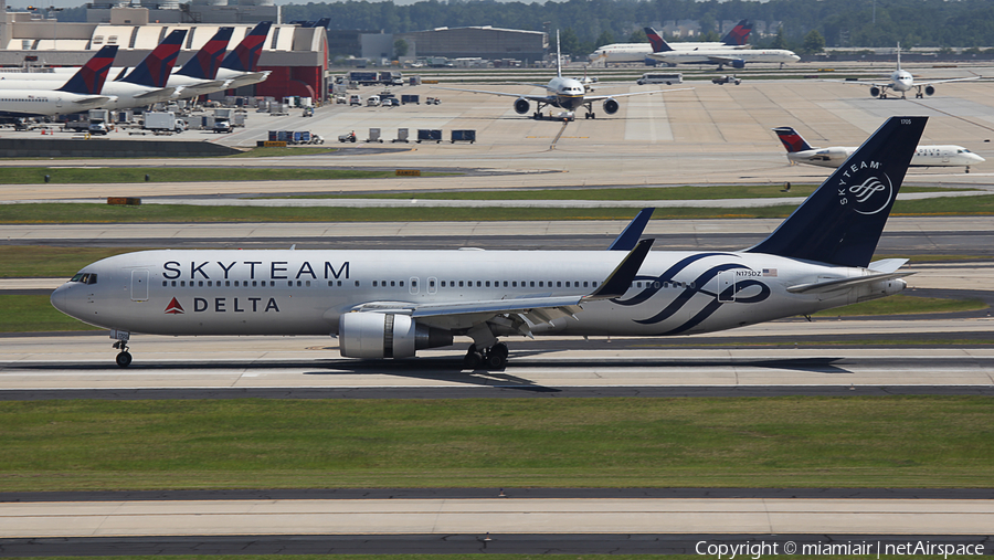 Delta Air Lines Boeing 767-332(ER) (N175DZ) | Photo 6871