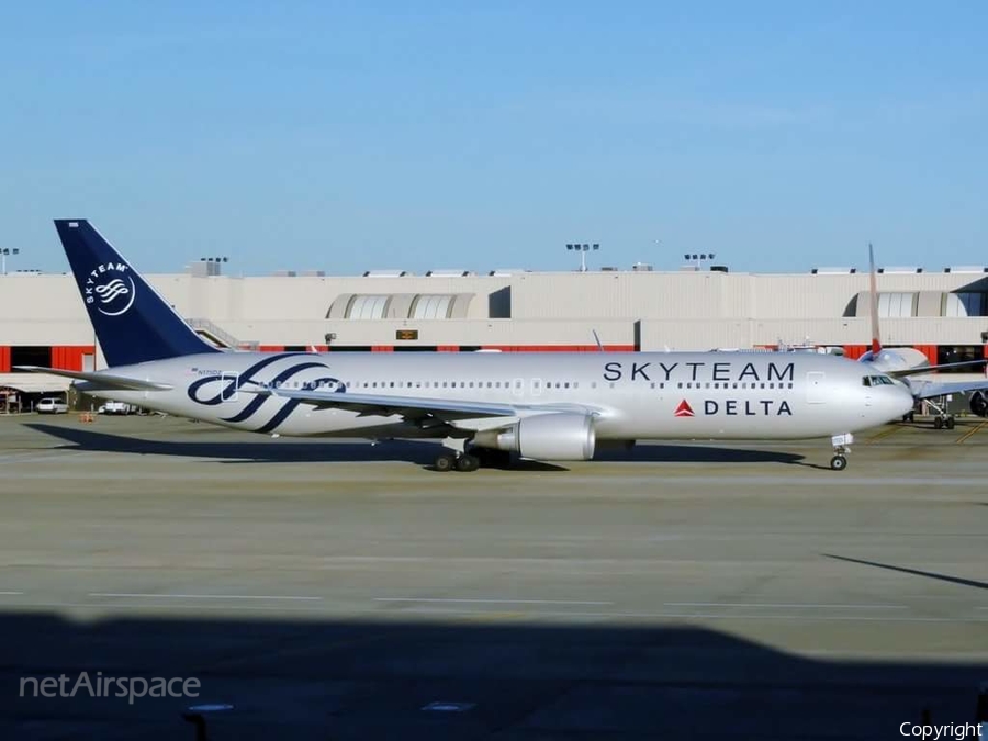 Delta Air Lines Boeing 767-332(ER) (N175DZ) | Photo 76682
