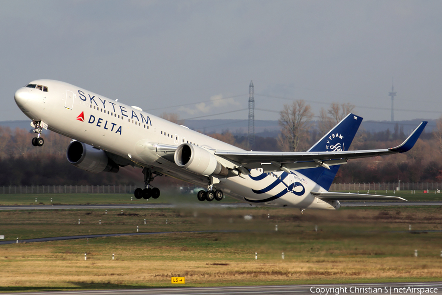 Delta Air Lines Boeing 767-332(ER) (N175DZ) | Photo 207132