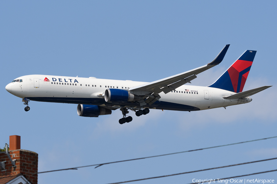 Delta Air Lines Boeing 767-332(ER) (N175DZ) | Photo 566813