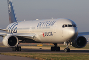 Delta Air Lines Boeing 767-332(ER) (N175DZ) at  London - Heathrow, United Kingdom