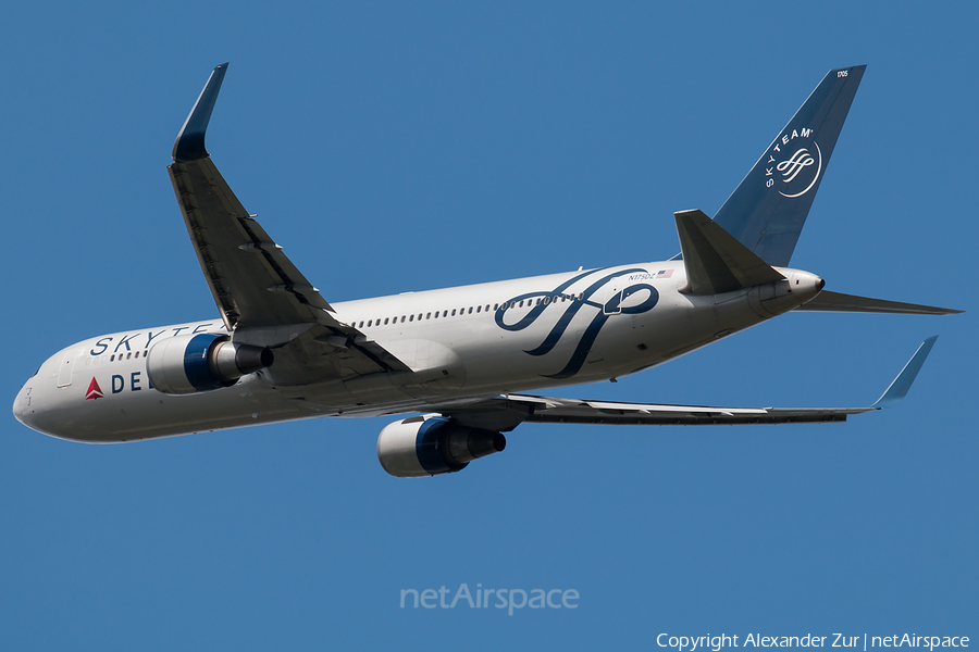 Delta Air Lines Boeing 767-332(ER) (N175DZ) | Photo 344394